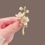 سنجاق سینه شاخه گل مرواریدی