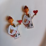 سنجاق سینه خانم دکتر